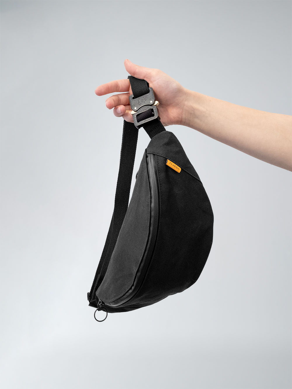 REVIEW - The Row small leather and large nylon Banana bag review. Price,  size, how to style. 