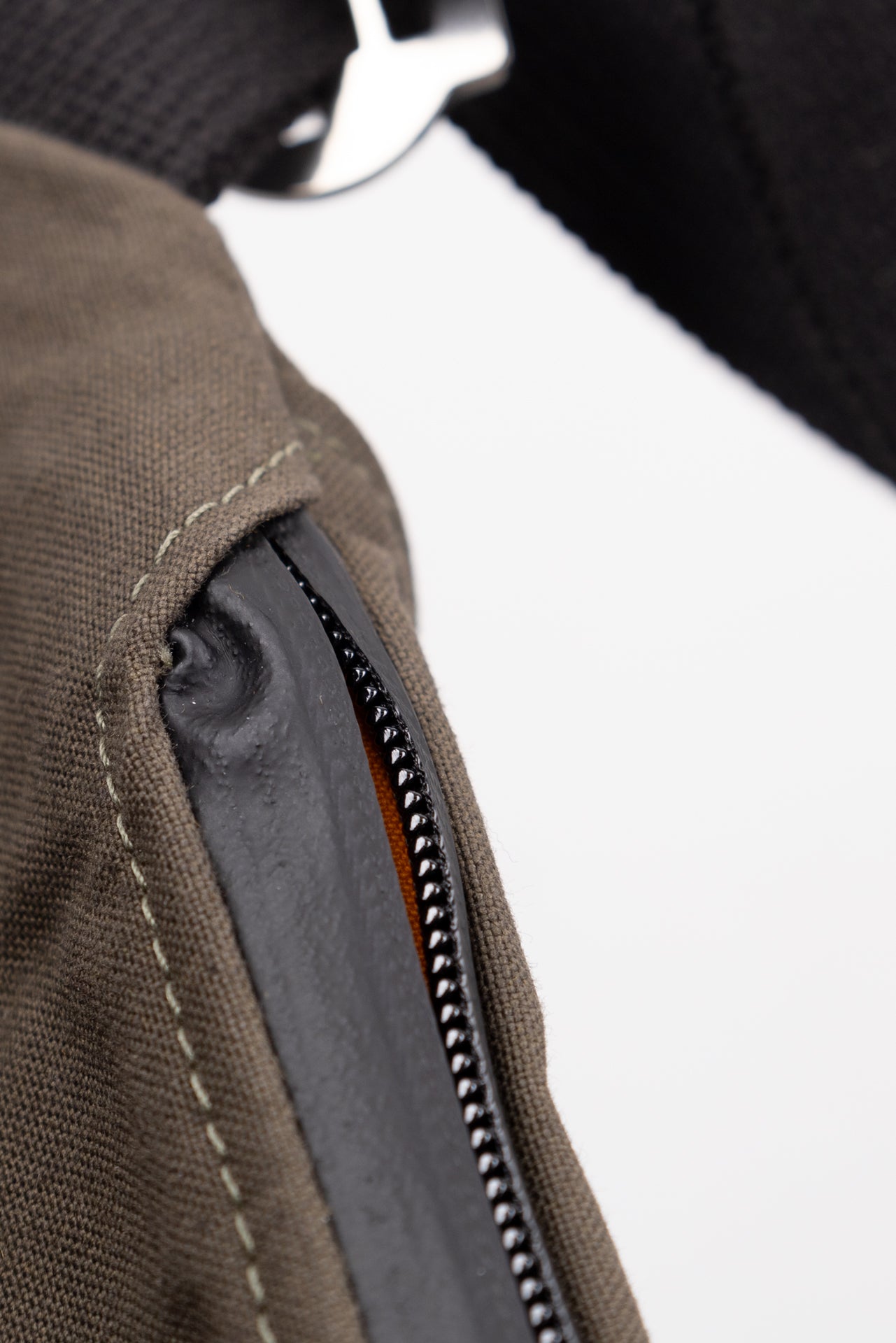 Sample Sale | Olive Banana Crossbody Bag – Trakke